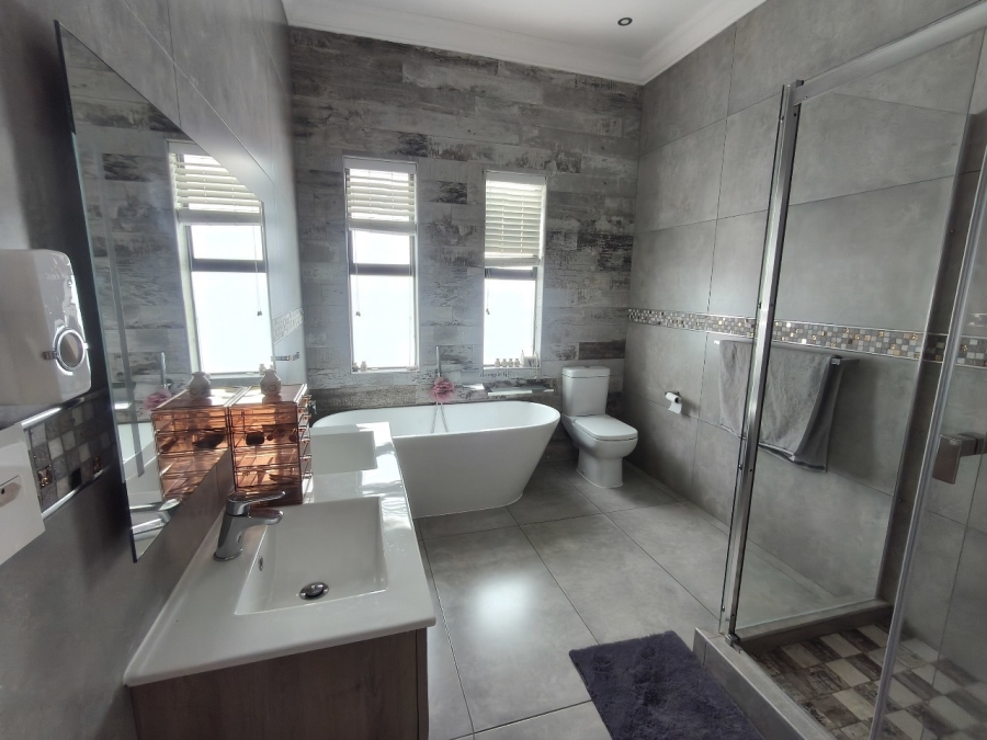 7 Bedroom Property for Sale in Wigwam North West